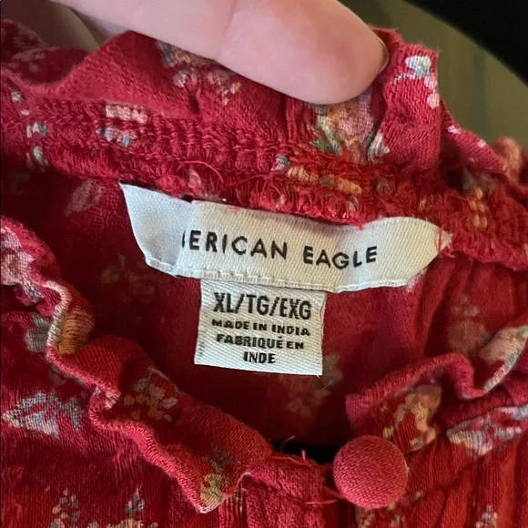 American Eagle Red Floral Blouse Sz XL Button Details - Picture 2 of 5